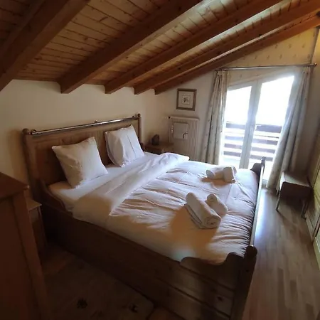 Attic Gem With Unbeatable Moubra View *