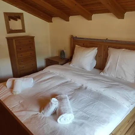 Attic Gem With Unbeatable Moubra View 아파트