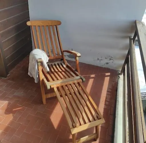 아파트 Attic Gem With Unbeatable Moubra View *